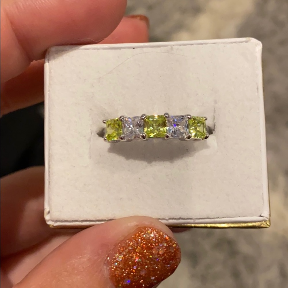 Peridot and white topaz size 8